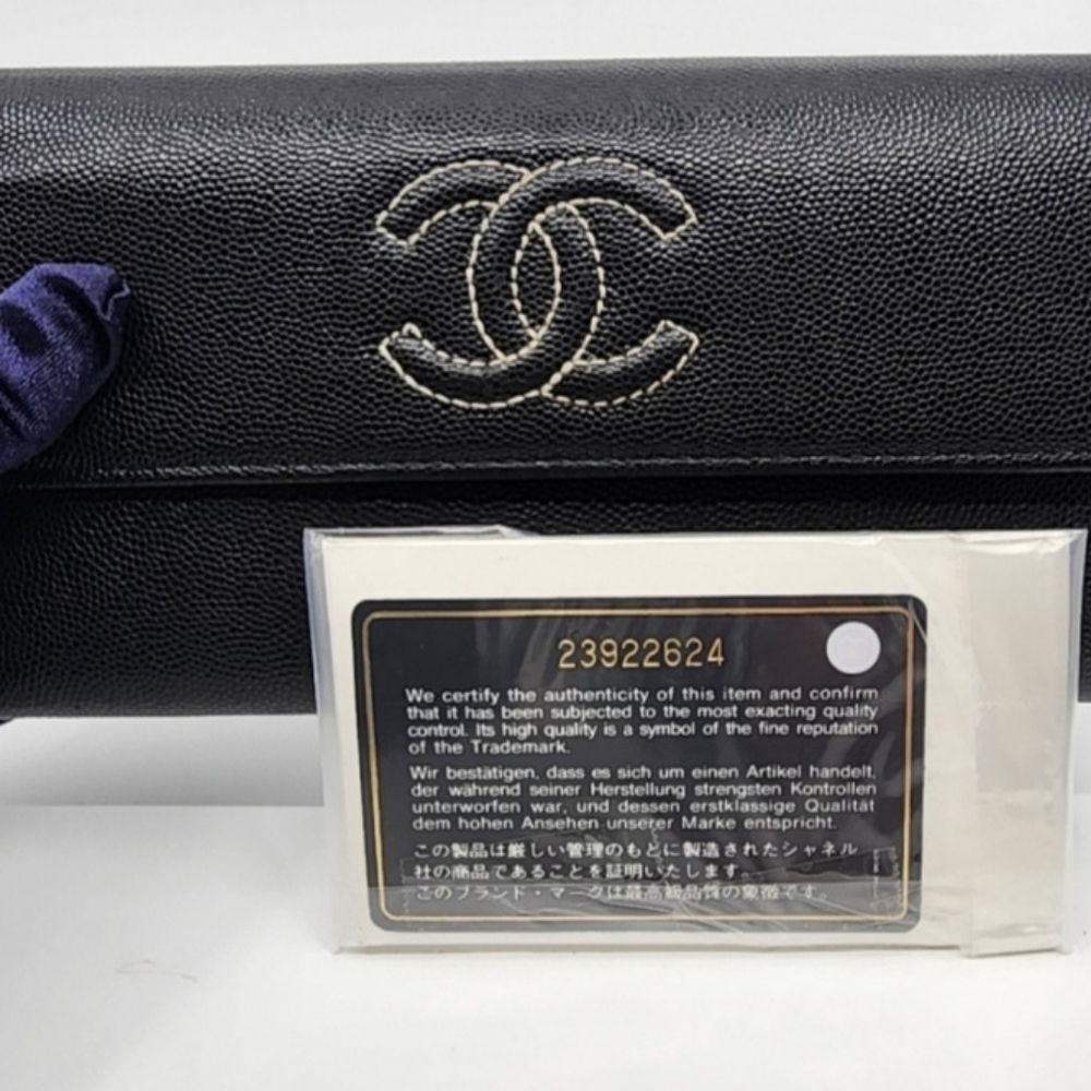 EUC COA CHANEL Coco mark stitched Caviar long wallet Full inclusion.